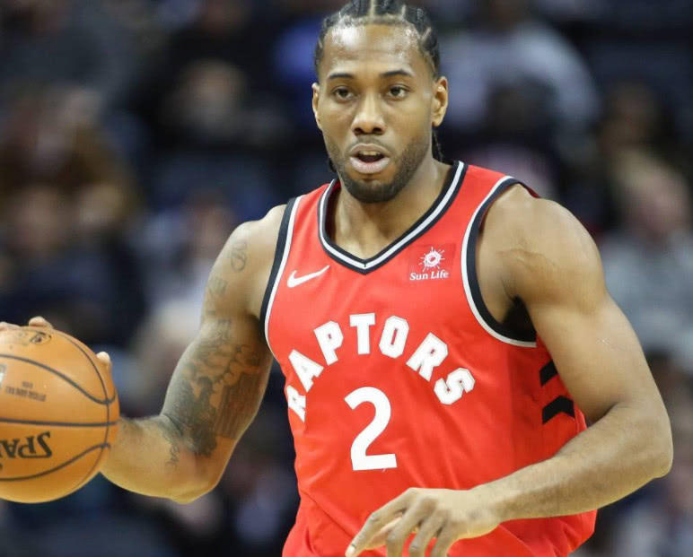 翻修球场，“连滚带爬”为的是“从从容容”（修缮球场，眼下“快马加鞭”，只为将来“从容不迫”）