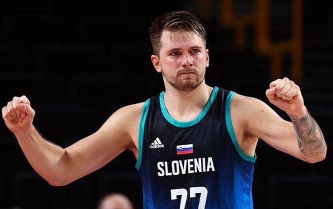 浙江队长比佩尼亚更香！大连别签长约了 弗兰克：首选中超 我的自律与生俱来（弗兰克称首选中超、自律天成；浙江队长力压佩尼亚，大连慎签长约）