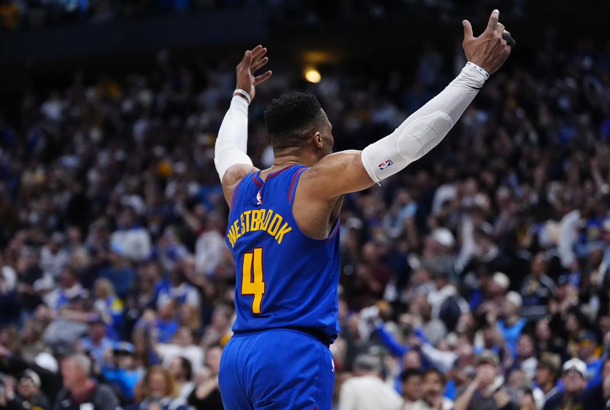 【纯享】独行侠vs勇士精华回放 库里23+3+4弗拉格27分勇士七人上双击退独行侠（纯享集锦：勇士七人上双力克独行侠，库里23+3+4，弗拉格27分）