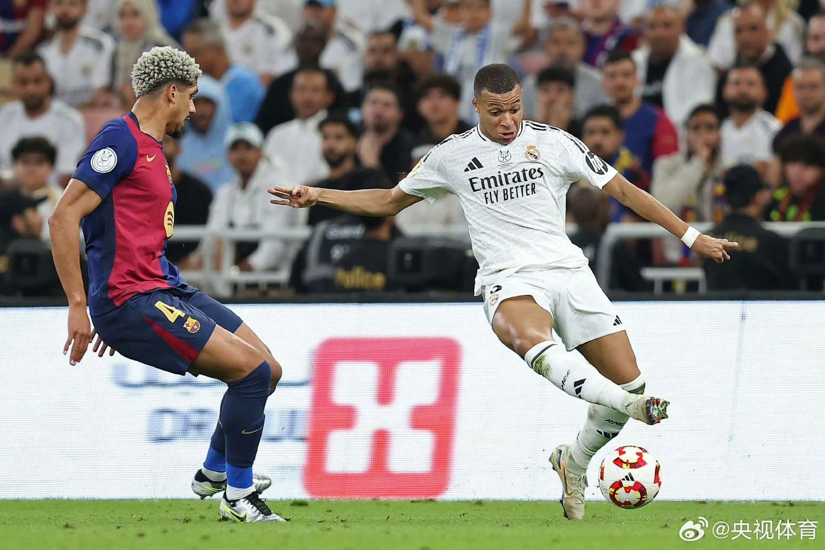 昔日冠军后卫！普尔半场9中4中拿11分3板3断 3+1和高难度上篮都有（曾夺冠后卫普尔半场9投4中拿下11分3板3断，3+1与高难度上篮均有展现）