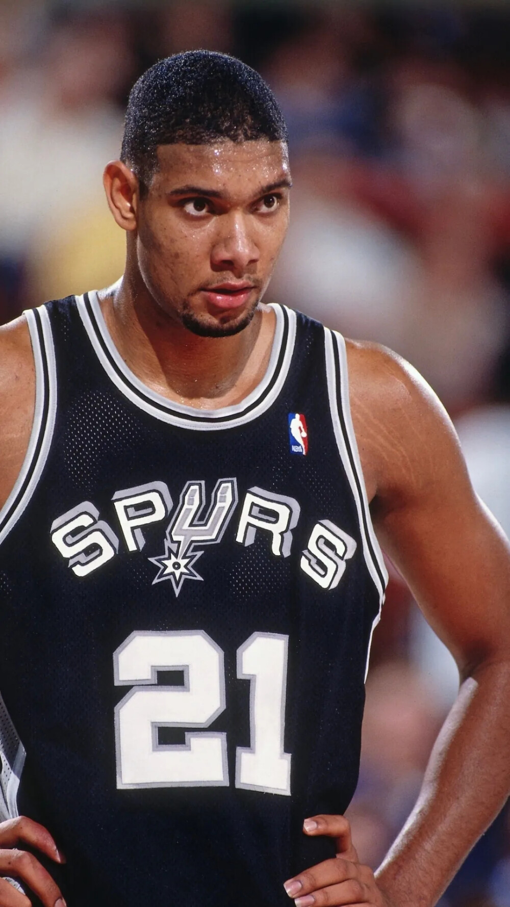 上半场挺准！哈里斯半场8中6&三分3中2得球队第二高14分 还有3助（上半场手感火热！哈里斯8投6中、三分3投2中砍下队内第二高14分并送出3助攻）