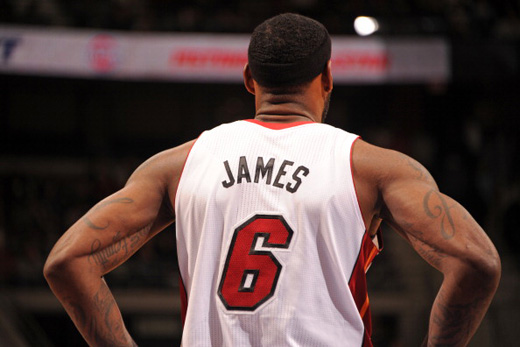 比利亚雷亚尔2-0赫塔费，布坎南破门，米卡塔泽锁定胜局（黄潜2-0力克赫塔费：布坎南先开纪录，米卡塔泽终结悬念）