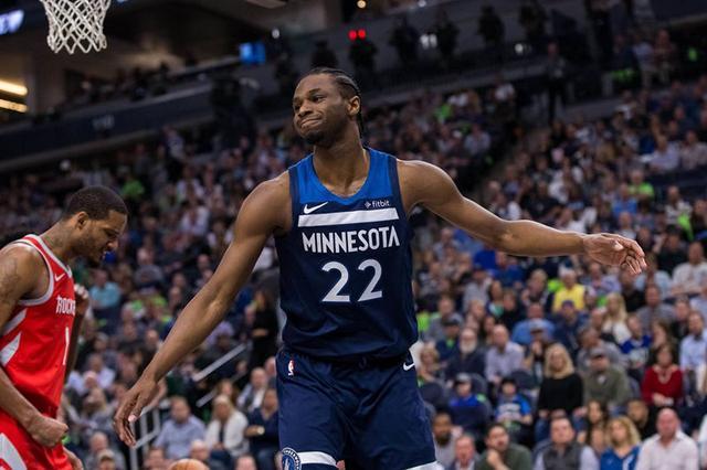 拉什福德：少打一人后我们试图加强控球，但总是被断球（拉什福德：少一人后我们想稳控球权，却屡遭抢断）